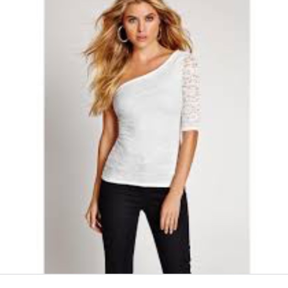 Guess one sleeve lace top